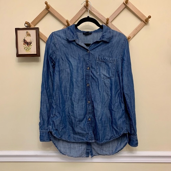 ⭐️⭐️ 2/$35 Dark denim chambray button down - Picture 2 of 6
